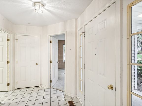 4th image of 75 Pheasant Run Dr