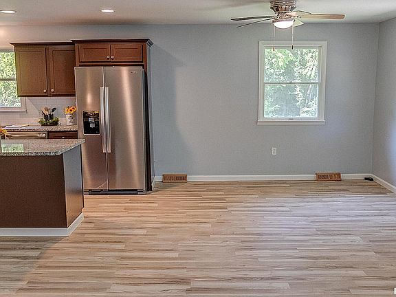 2nd image of 502 Oak St