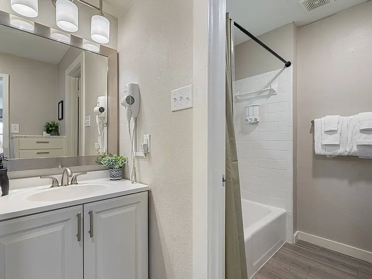 6811 Great Northern Blvd #K — Photo 15