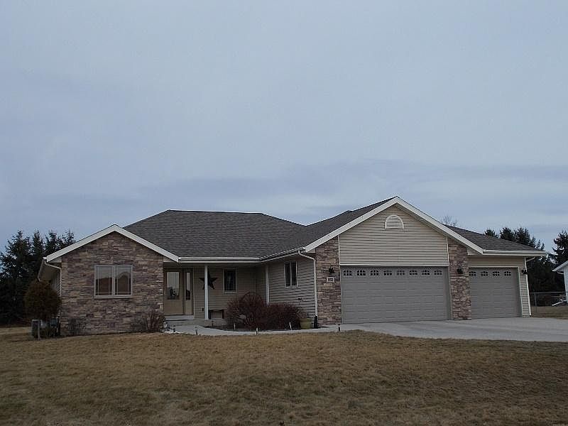 1st image of 320 Mulberry Dr