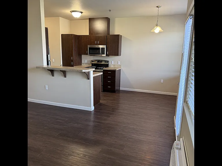 Kitchen/Dining Kitchen/Dining