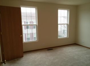 895-4 Seasons Blvd, Aurora, IL 60504