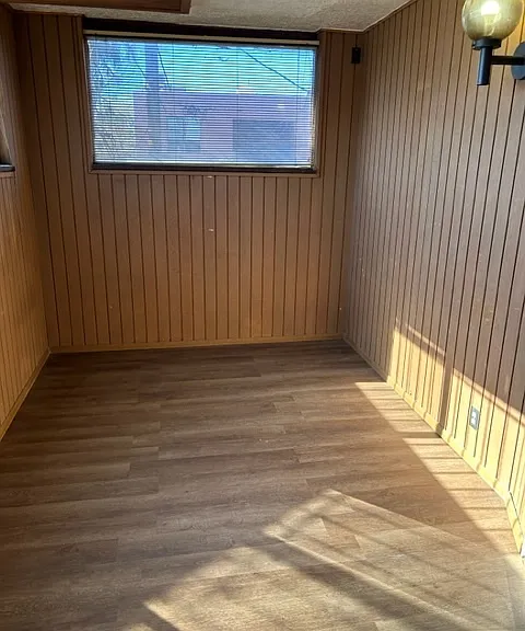 Huge Nob Hill 1 Bedroom w/ Garage, Storage, Ref. Air, & Updates — Photo 6