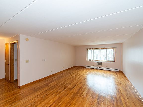 2nd image of 914 N Austin Blvd APT B1