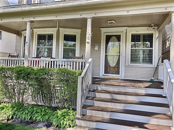 2nd image of 1105 Woodlawn St