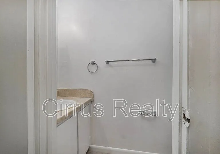 90 Francis St — Photo 11
