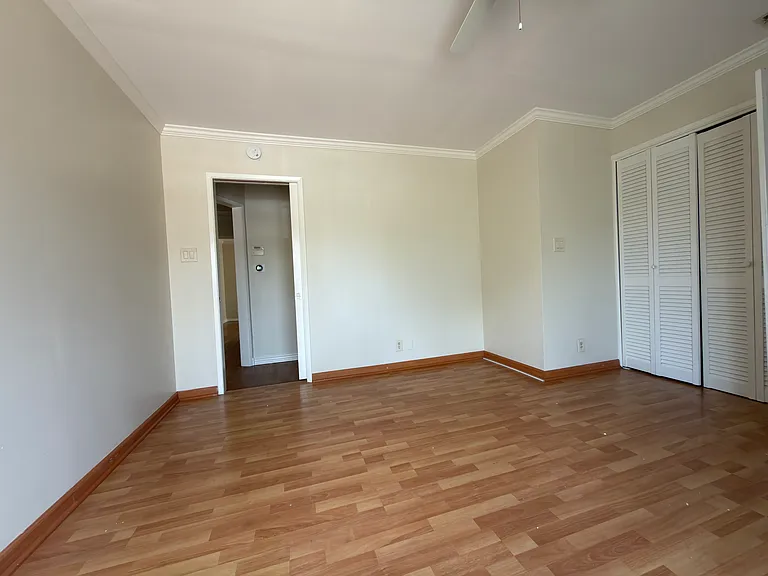 2605 S Bentley Ave — Photo 8
