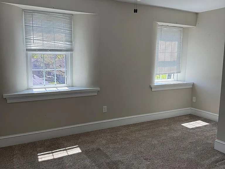 4056 E Newport Rd — Photo 5