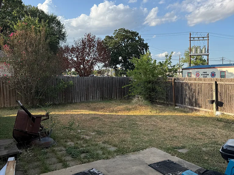 4719 Castleman Dr — Photo 9
