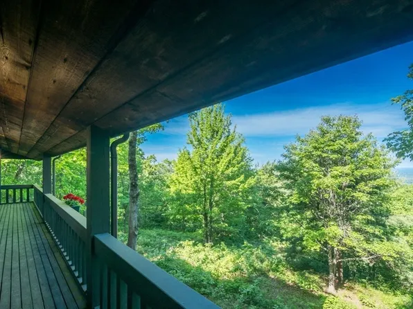 10 Cadwell Dr, Wilbraham, MA 01095