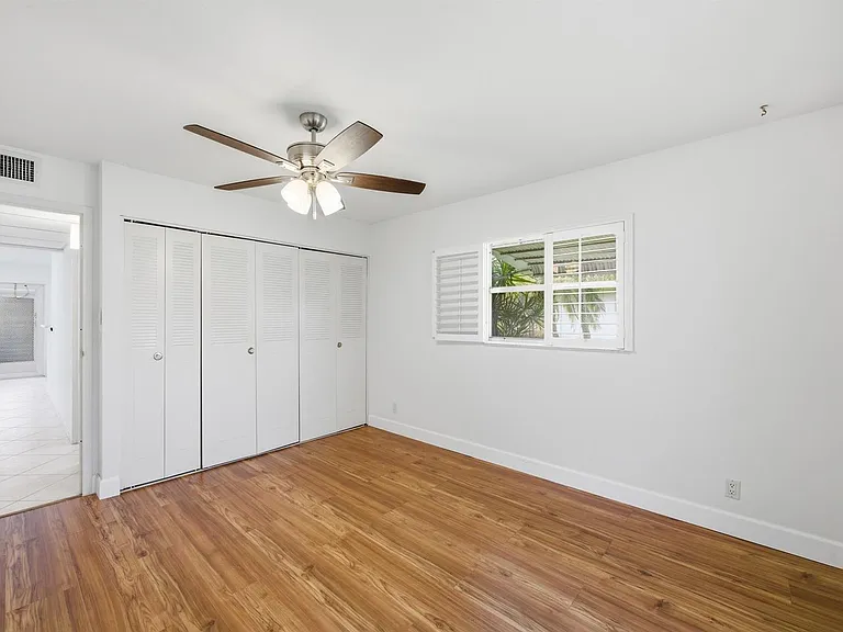 28 Seville Dr #B — Photo 16