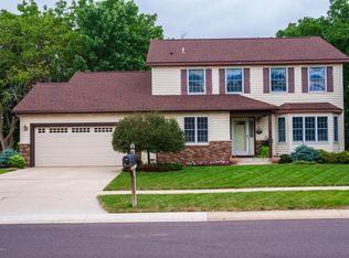 2117 E Heights Ln NE, Rochester, MN 55906