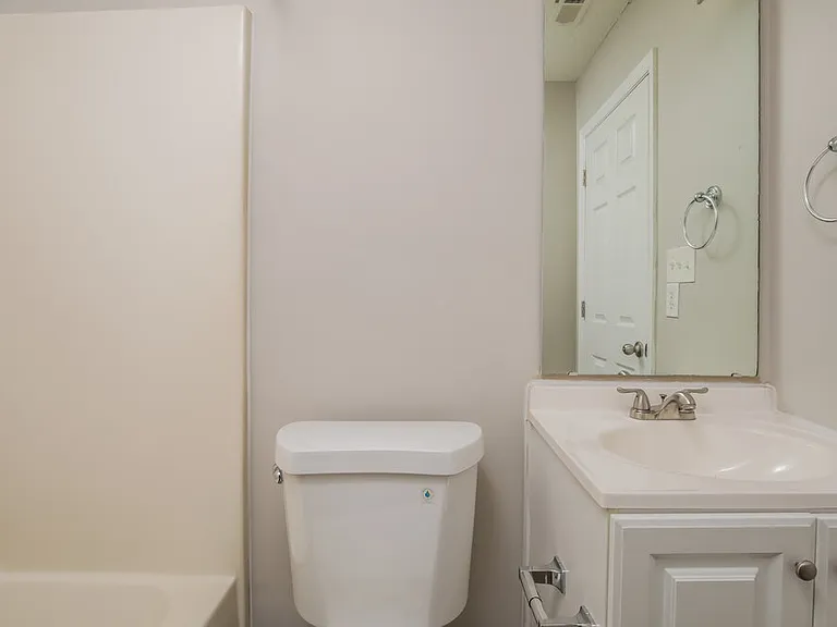 101 Mayfair Ct — Photo 11