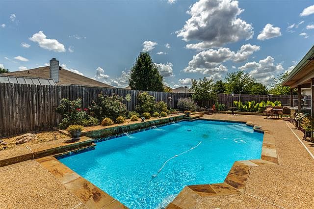 1st image of 424 Fireside Pl