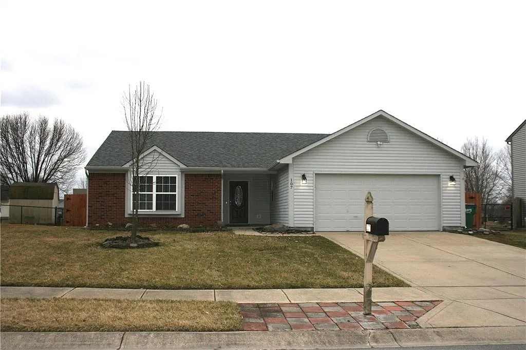 107 Winterberry Ln photo 1