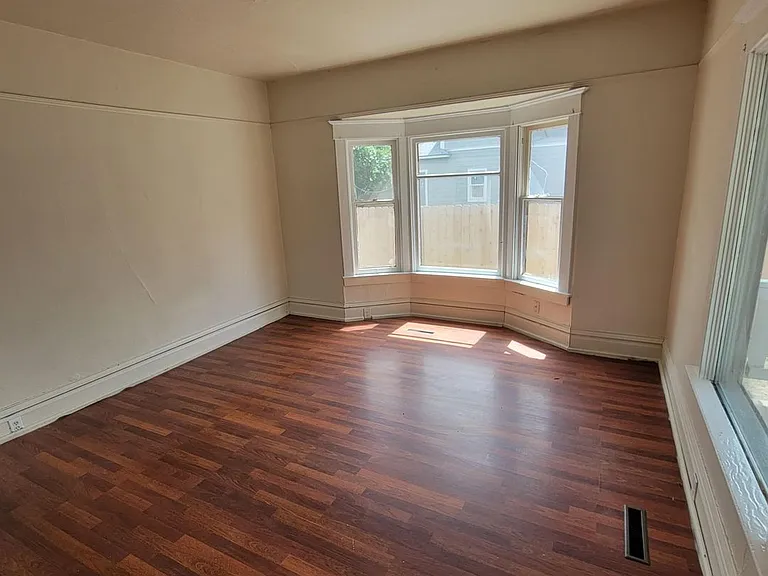 2112 N Astor St — Photo 3