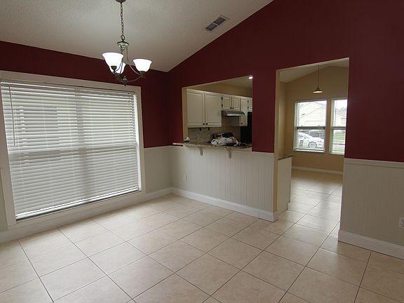 3rd image of 2818 Delcrest Ct