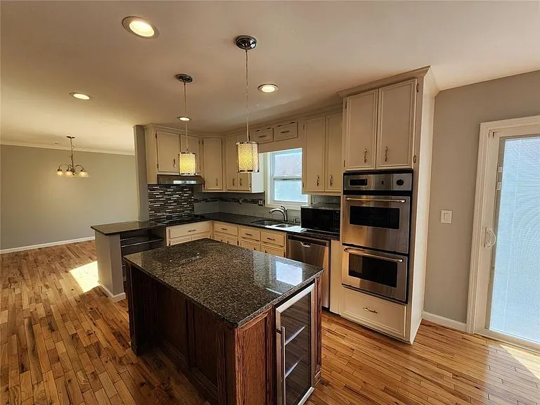 885 Melody Ln — Photo 12