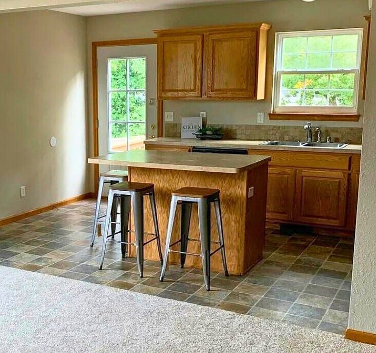 2nd image of 418 Wisconsin St