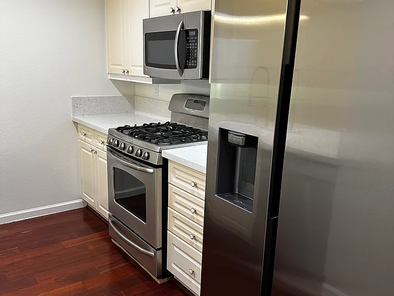 274 W 20th Ave — Photo 7