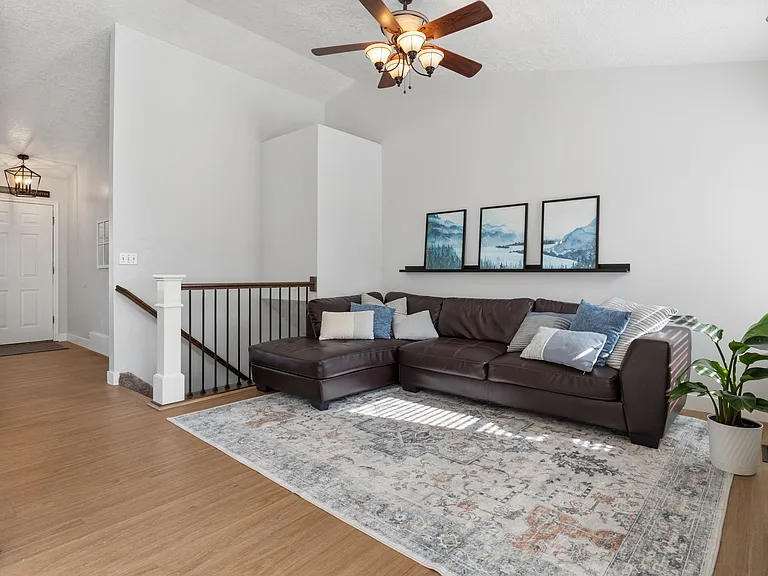 318 E Spyglass Dr — Photo 7