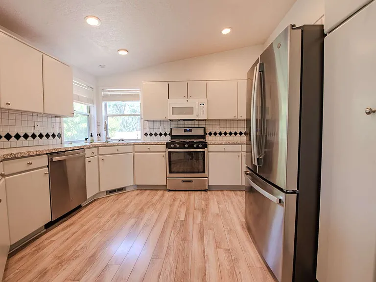 5643 N Citadel Way — Photo 6