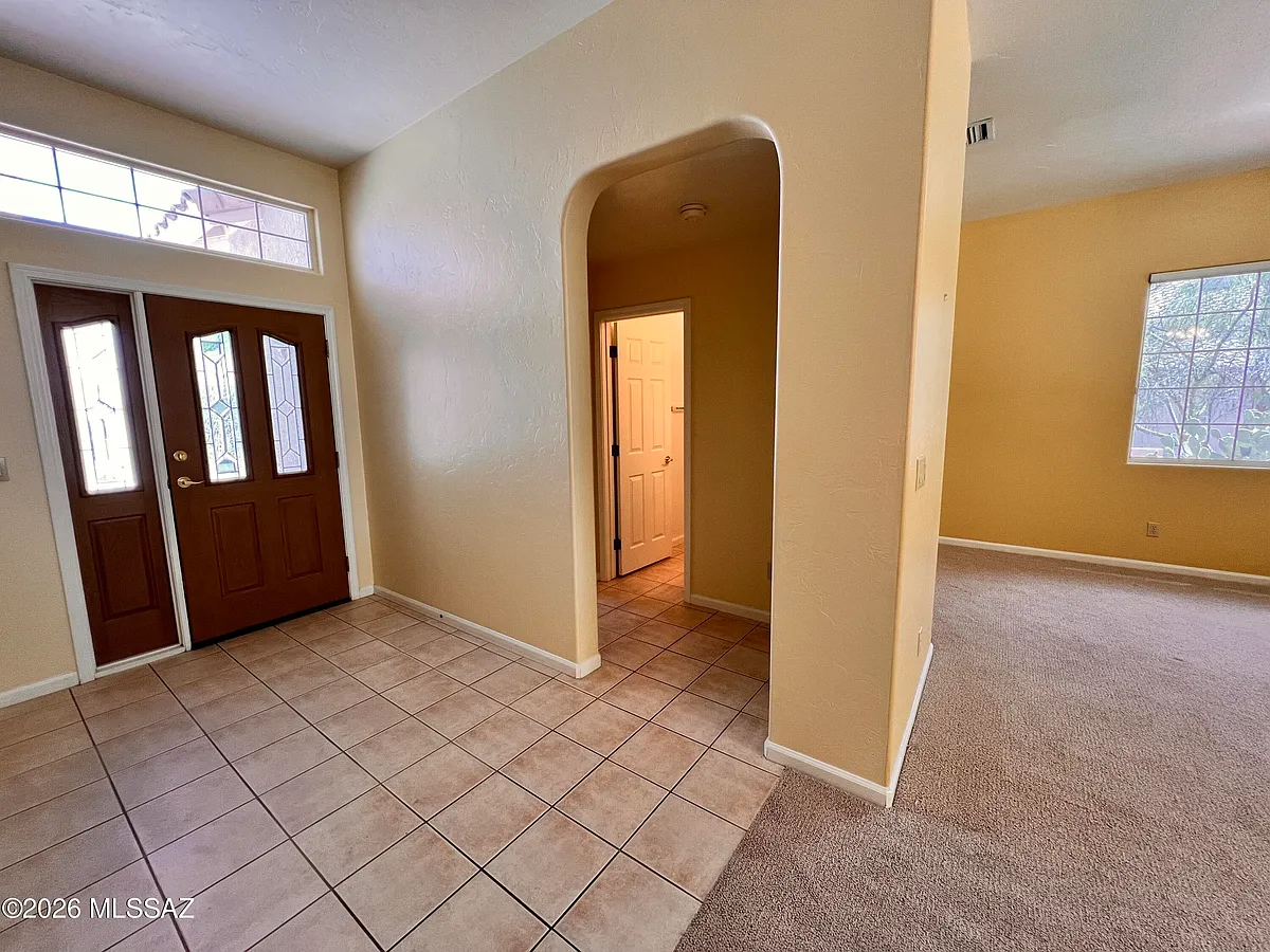 Building Photo - 1427 W Cathedral Way