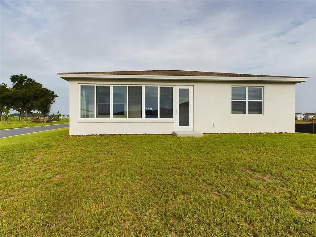 3 bed, 2.0 bath, 2035 sqft, $2,600 — Photo 2