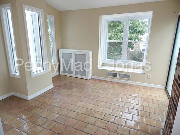 5th image of 324 Glen Echo Rd