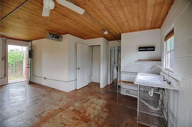 1st image of 2108 Rosewood Ave