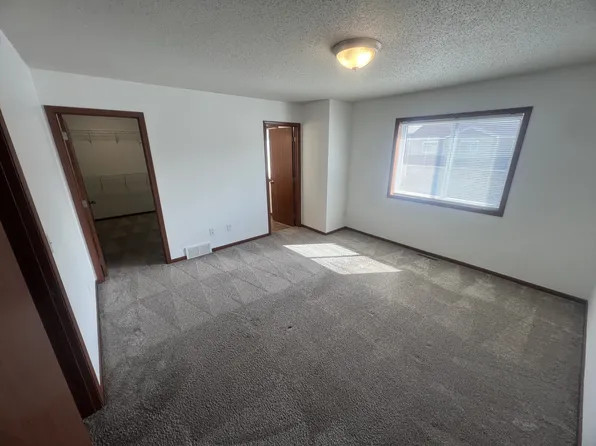 4257 Estate Dr S #1, Fargo, ND 58104