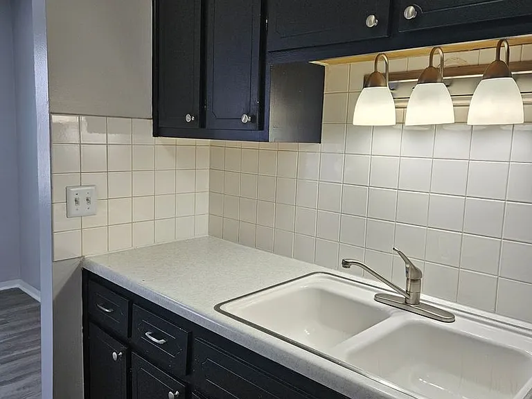 Fairmont Apartments — Photo 11