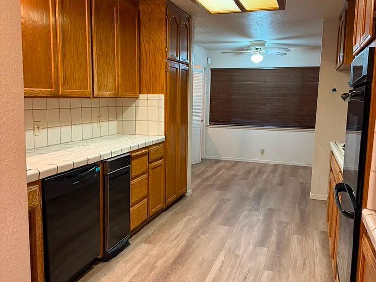 325 E Lancaster Dr — Photo 9
