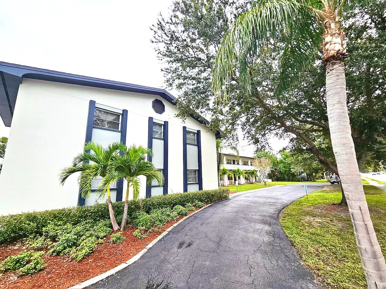 2 bed, 925 sqft, $1,595 — Photo 1