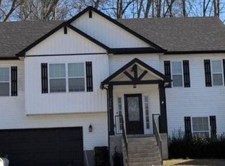 1656 Rains Rd, Clarksville, TN 37042