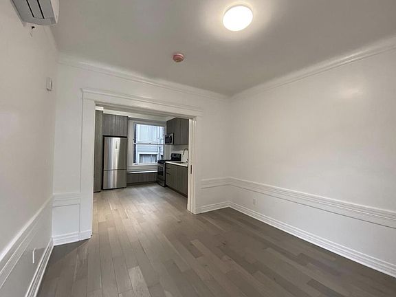 3rd image of 946 Jones St APT 4