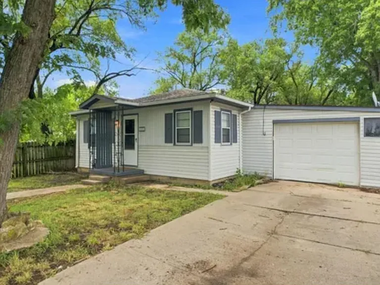 1233 Money St — Photo 3