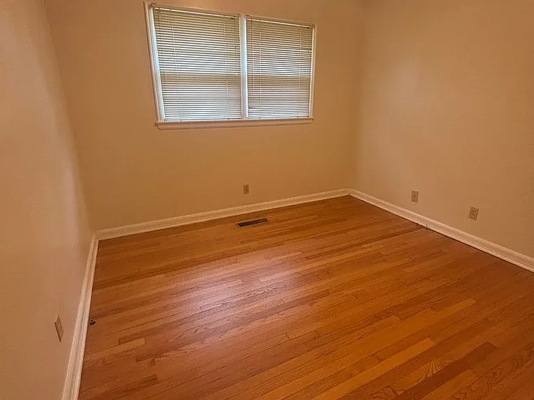 1805 Stevens Dr NE — Photo 6