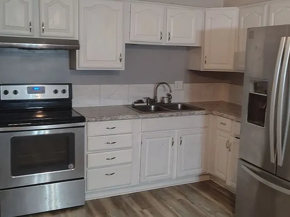 3324 Eastern Ave, Davenport, IA 52807
