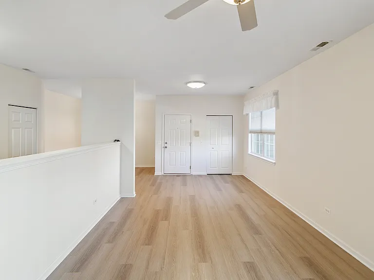 1193 Mount Vernon Dr — Photo 3