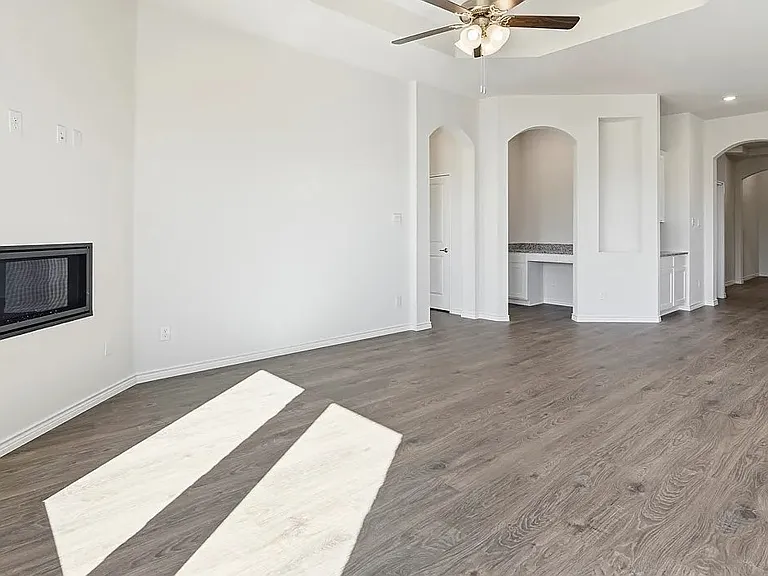 8428 Radiant St — Photo 10