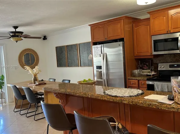 10050 NW 4th Ln, Miami, FL 33172