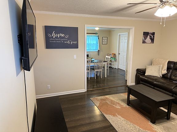 5th image of 203 N Clydeton Rd