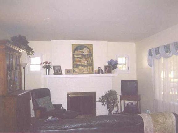 5th image of 6132 N Broadway St