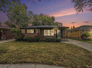22618 Millenbach St, Saint Clair Shores, MI 48081