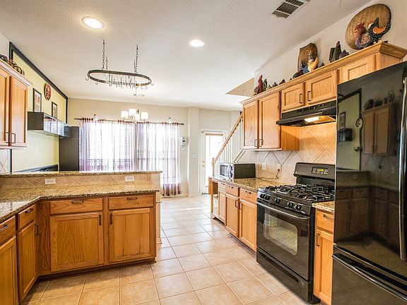 5th image of 707 Stansted Manor Dr