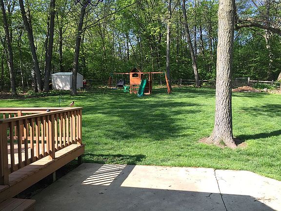 3rd image of 1032 E Lakeside Dr