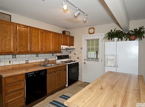 3rd image of 15 W Haven Dr