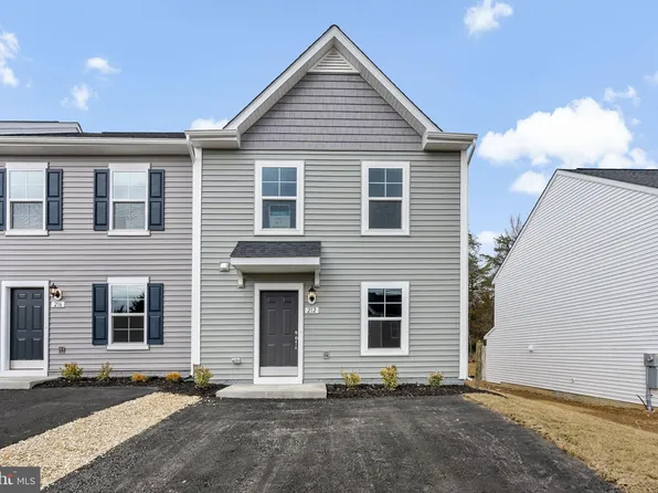 212 Gentle Breeze Dr, Bunker Hill, WV 25413