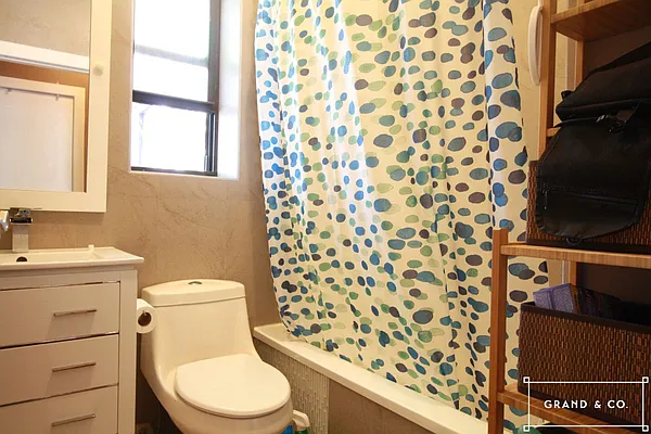 Rented by Grand & Co. | media 6